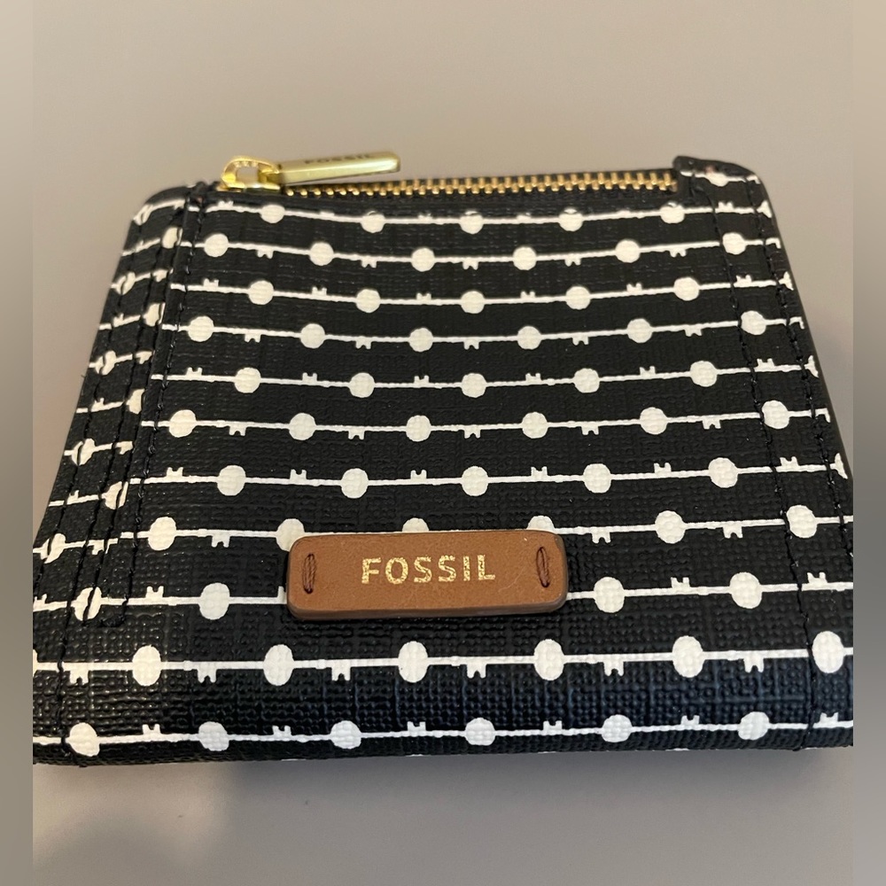 Fossil Women’s Logan Leather Wallet